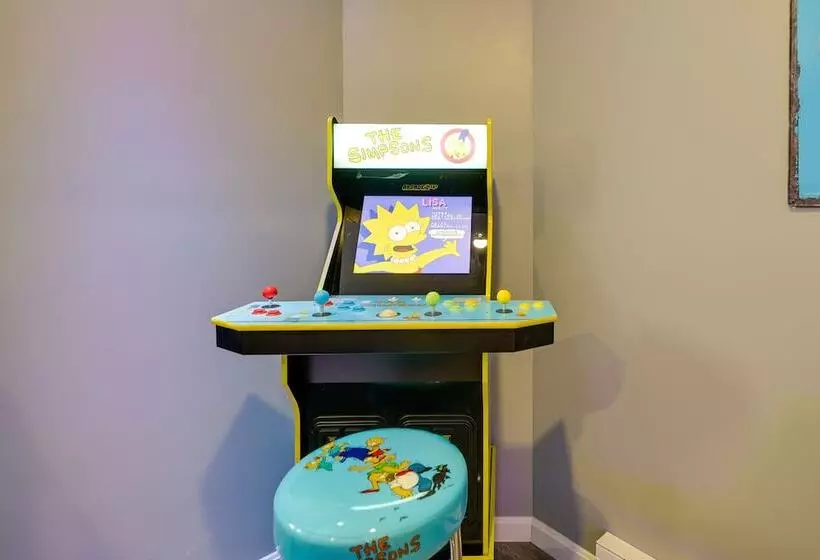 Hot Tub + Lake Access: Spacious Tobyhanna Home