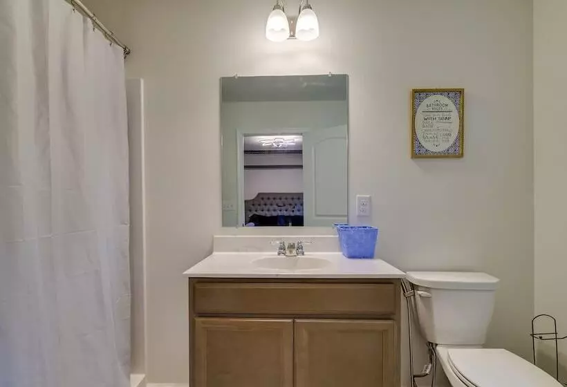 Hot Tub + Lake Access: Spacious Tobyhanna Home