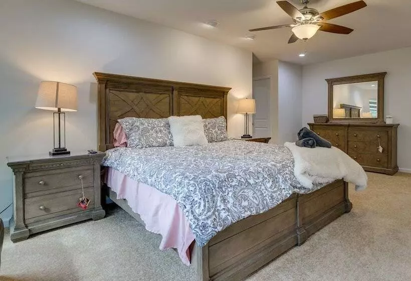 Hot Tub + Lake Access: Spacious Tobyhanna Home