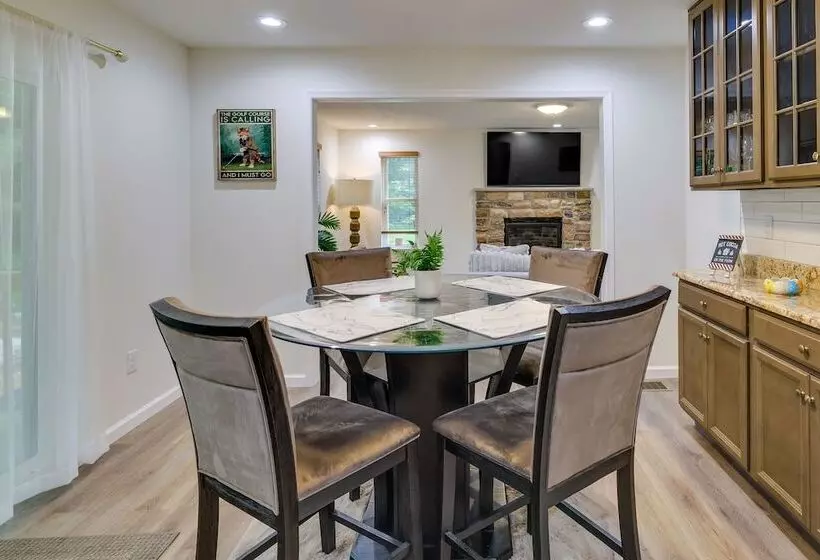 Hot Tub + Lake Access: Spacious Tobyhanna Home