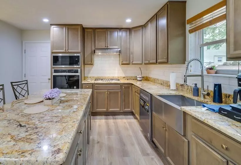 Hot Tub + Lake Access: Spacious Tobyhanna Home