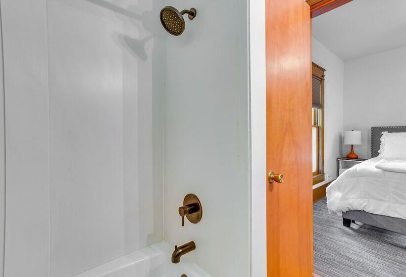 Stillwater Home Walk To Boone Pickens Stadium!