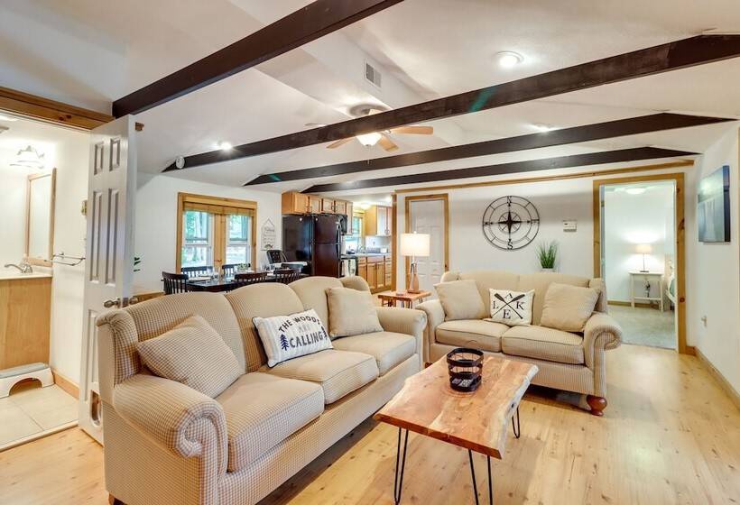 Tree Lined Pocono Lake Retreat: Walk To Beaches!