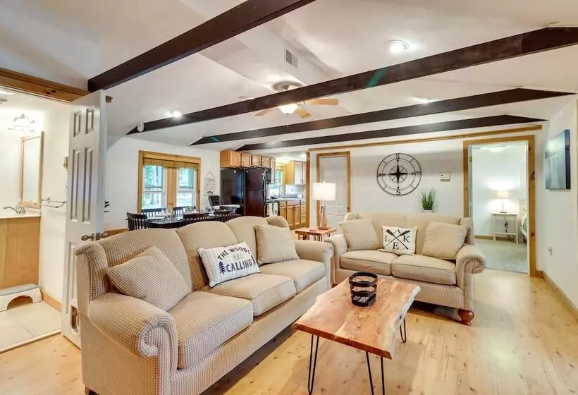 Tree Lined Pocono Lake Retreat: Walk To Beaches!