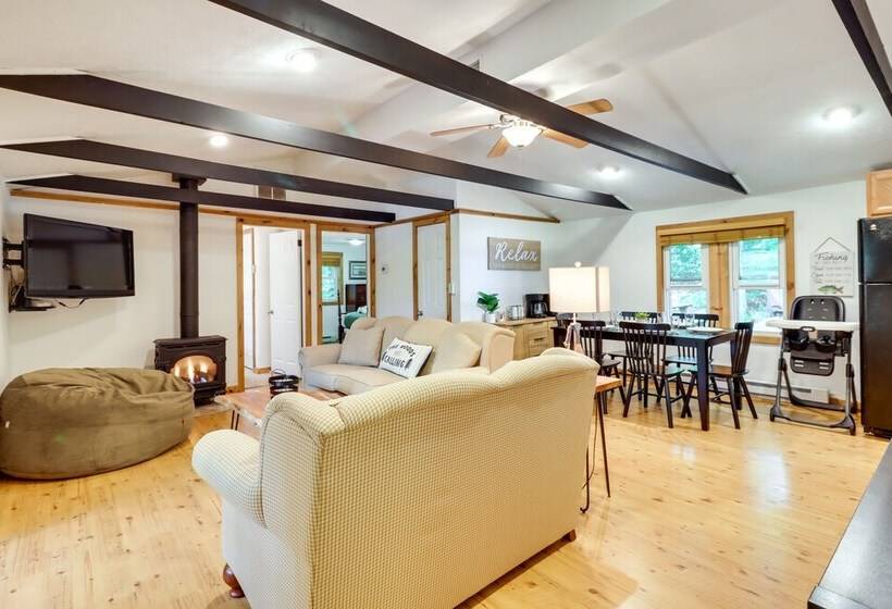 Tree Lined Pocono Lake Retreat: Walk To Beaches!