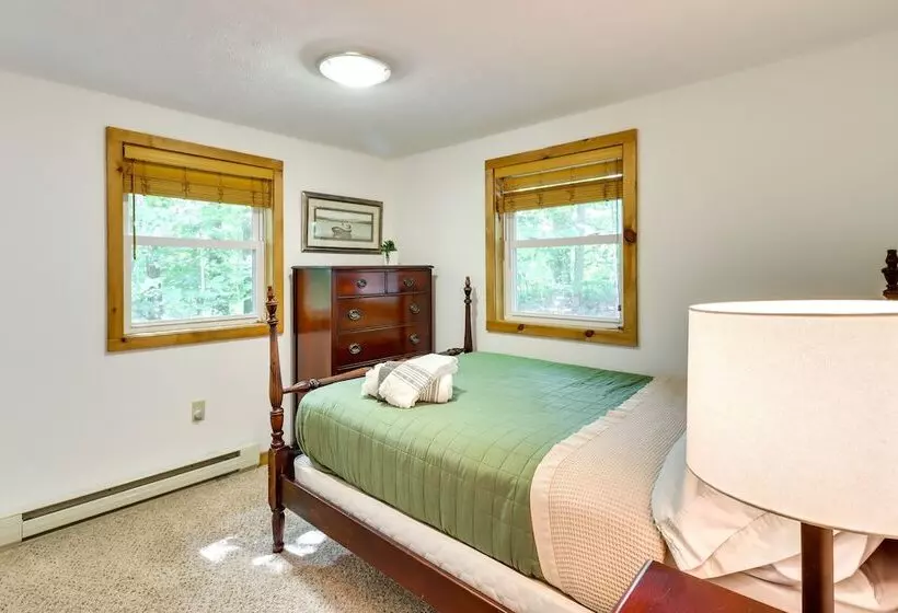 Tree Lined Pocono Lake Retreat: Walk To Beaches!