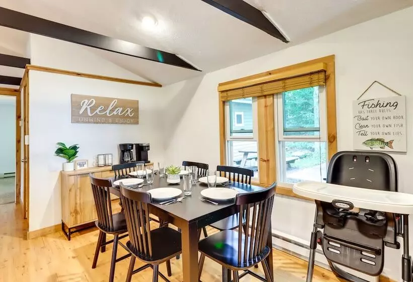 Tree Lined Pocono Lake Retreat: Walk To Beaches!