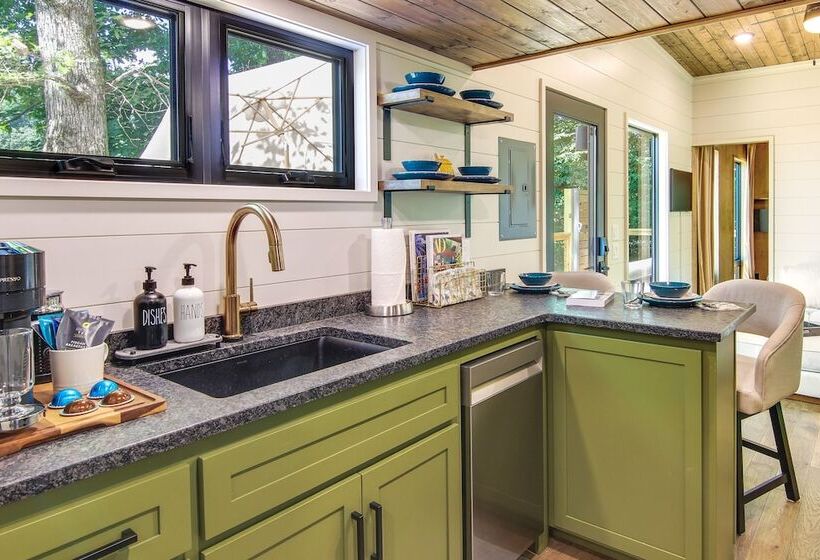 Upscale + Modern Tiny Cabin On Cane River!