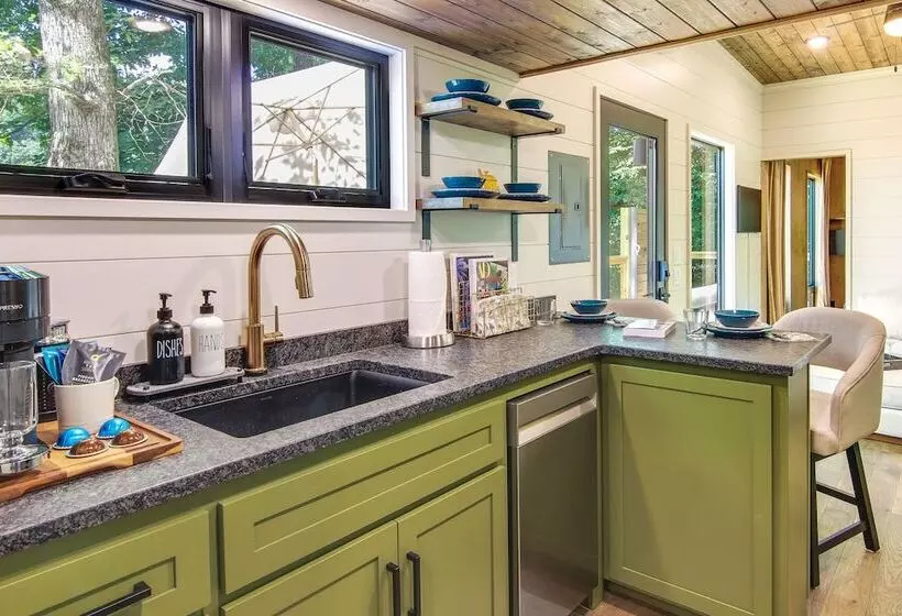 Upscale + Modern Tiny Cabin On Cane River!