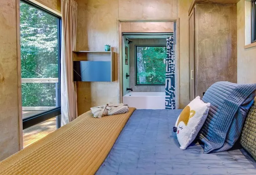 Upscale + Modern Tiny Cabin On Cane River!