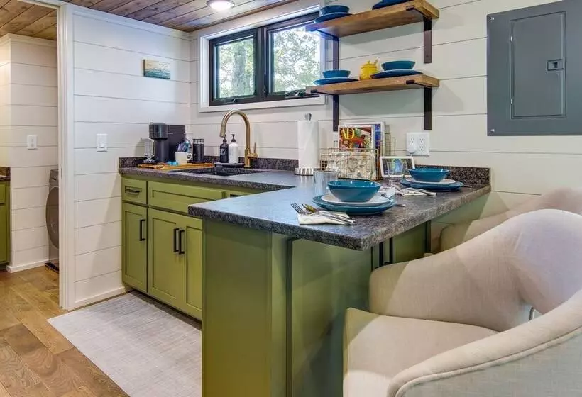 Upscale + Modern Tiny Cabin On Cane River!