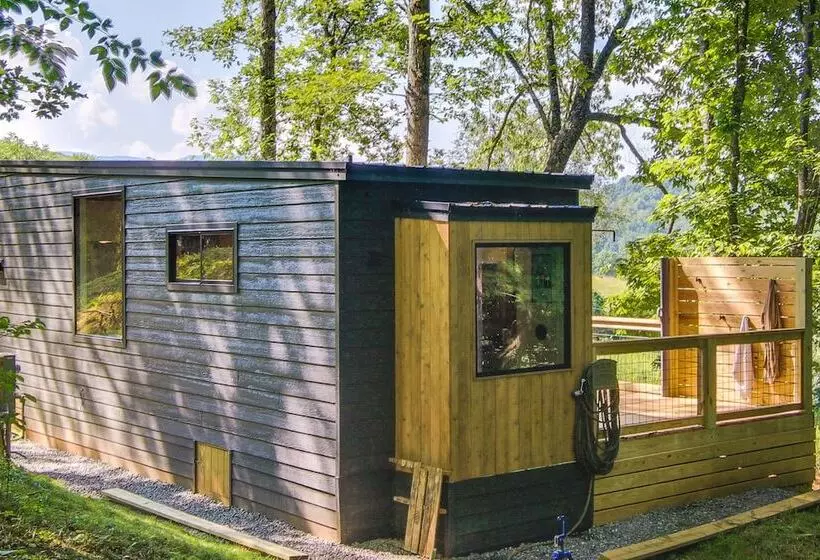 Upscale + Modern Tiny Cabin On Cane River!