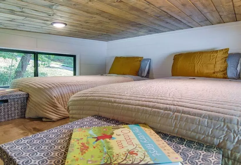 Upscale + Modern Tiny Cabin On Cane River!