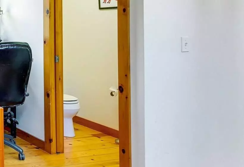 Waterfront Deer Isle Retreat W/ Fire Pit!