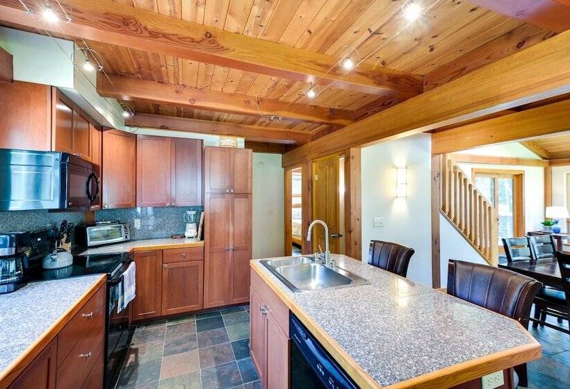 Waterfront Deer Isle Retreat W/ Fire Pit!