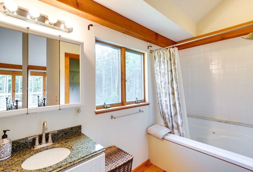 Waterfront Deer Isle Retreat W/ Fire Pit!