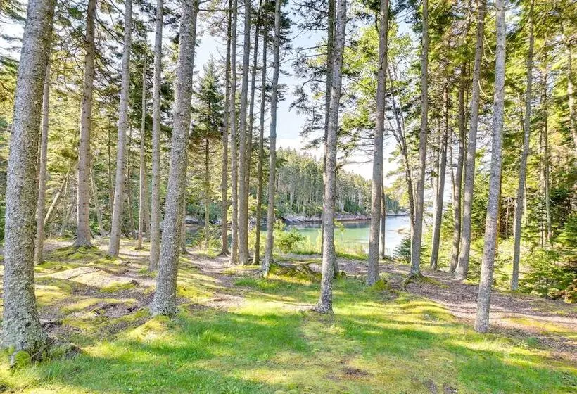 Waterfront Deer Isle Retreat W/ Fire Pit!