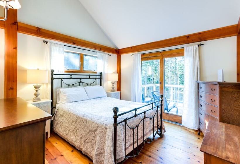 Waterfront Deer Isle Retreat W/ Fire Pit!