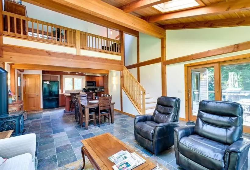 Waterfront Deer Isle Retreat W/ Fire Pit!