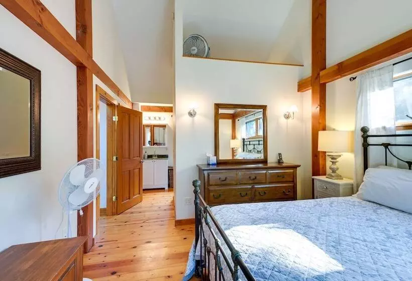 Waterfront Deer Isle Retreat W/ Fire Pit!