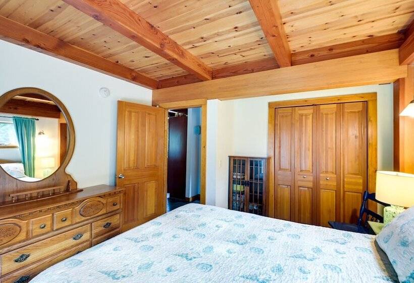 Waterfront Deer Isle Retreat W/ Fire Pit!