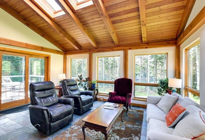 Waterfront Deer Isle Retreat W/ Fire Pit!