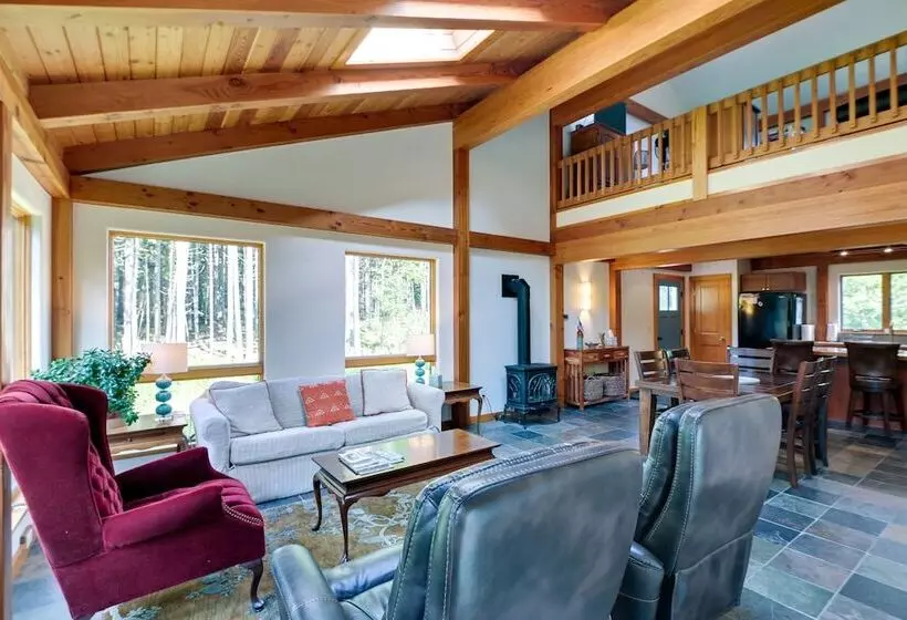 Waterfront Deer Isle Retreat W/ Fire Pit!