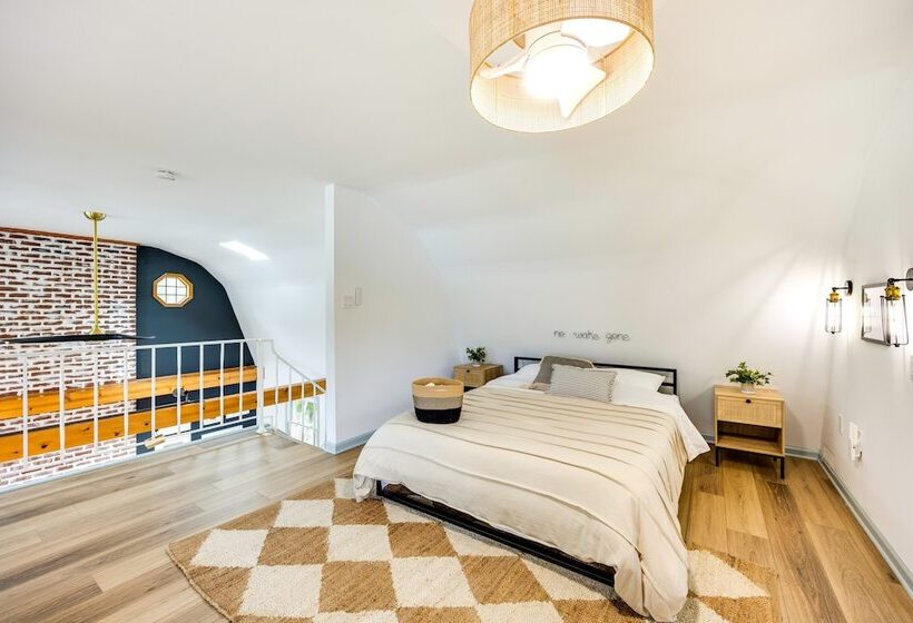 Waterfront Heathsville Cottage W/ Dock & Hot Tub!