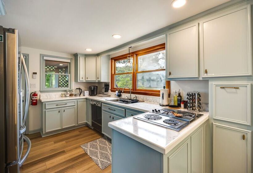 Waterfront Heathsville Cottage W/ Dock & Hot Tub!