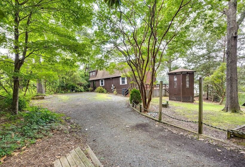 Waterfront Heathsville Cottage W/ Dock & Hot Tub!