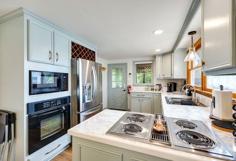 Waterfront Heathsville Cottage W/ Dock & Hot Tub!