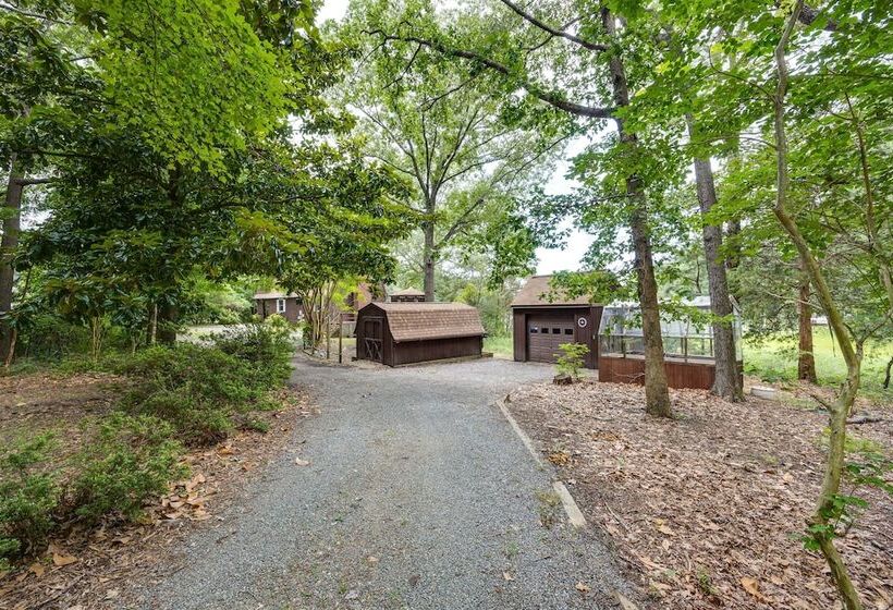 Waterfront Heathsville Cottage W/ Dock & Hot Tub!