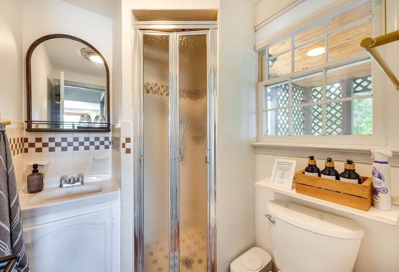 Waterfront Heathsville Cottage W/ Dock & Hot Tub!