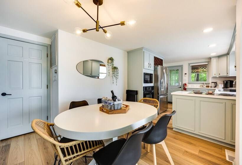 Waterfront Heathsville Cottage W/ Dock & Hot Tub!