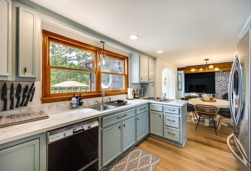 Waterfront Heathsville Cottage W/ Dock & Hot Tub!