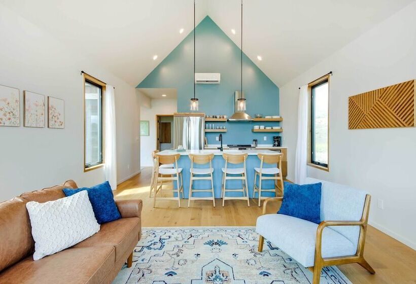 Yellowstone Prairie Retreat: 360 Mountain Views!