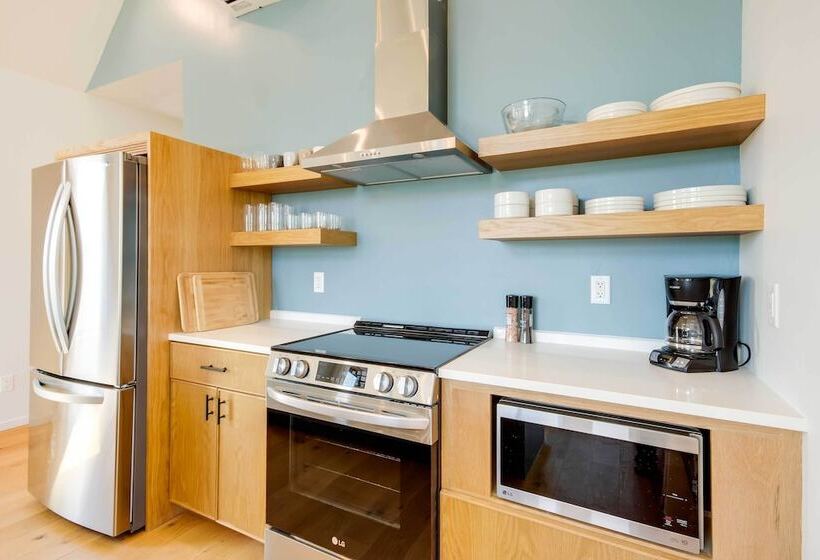 Yellowstone Prairie Retreat: 360 Mountain Views!