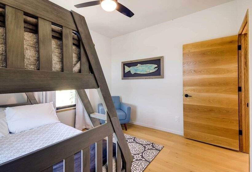 Yellowstone Prairie Retreat: 360 Mountain Views!