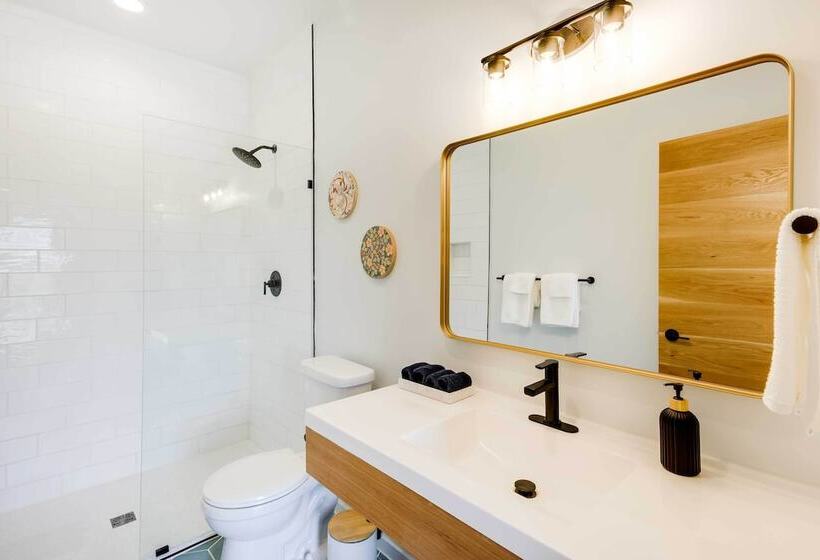 Yellowstone Prairie Retreat: 360 Mountain Views!