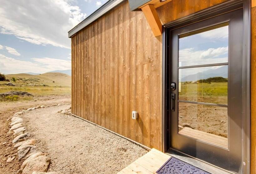 Yellowstone Prairie Retreat: 360 Mountain Views!