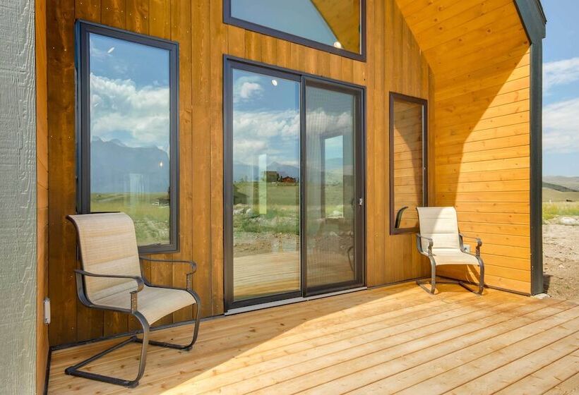 Yellowstone Prairie Retreat: 360 Mountain Views!
