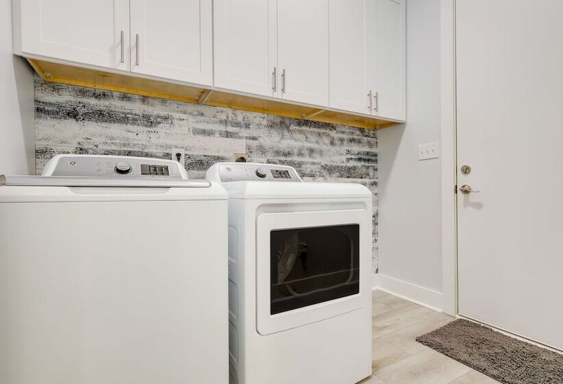 Bright Foley Home W/ Patio   7 Mi To Wharf & Beach