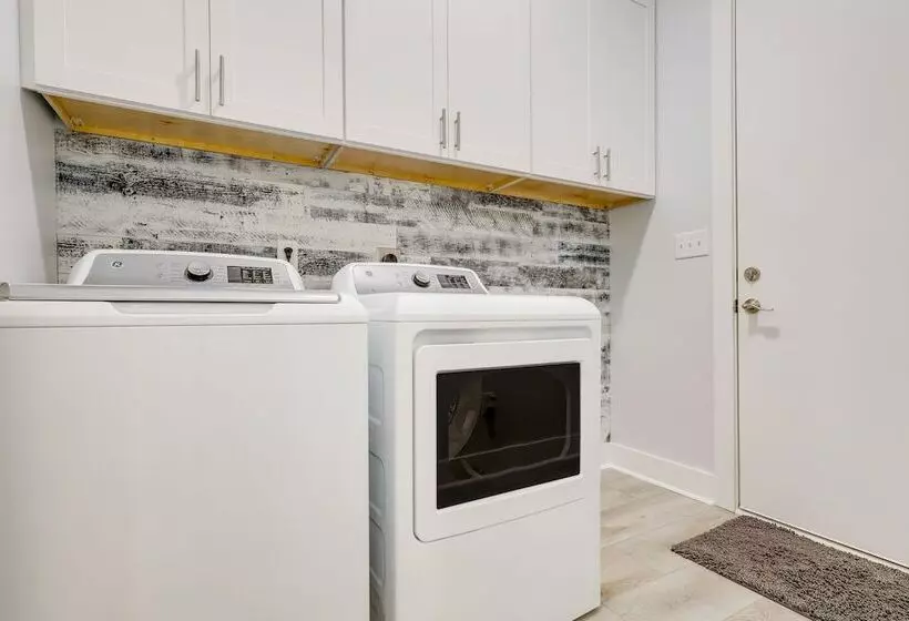 Bright Foley Home W/ Patio   7 Mi To Wharf & Beach