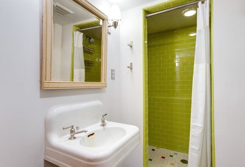 Bright Golden Home W/ Views   Walk To Downtown!