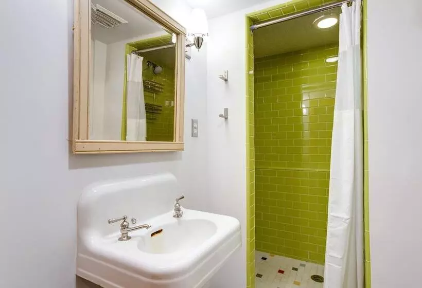 Bright Golden Home W/ Views   Walk To Downtown!
