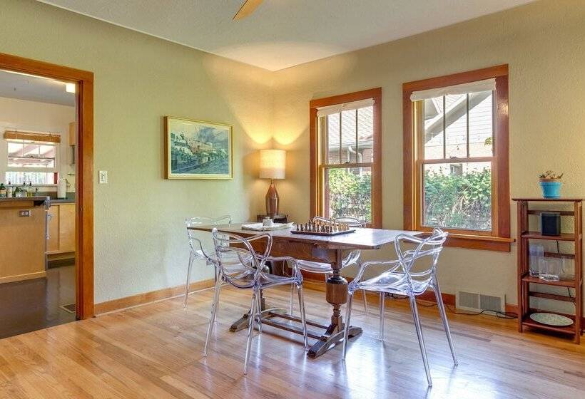 Bright Golden Home W/ Views   Walk To Downtown!