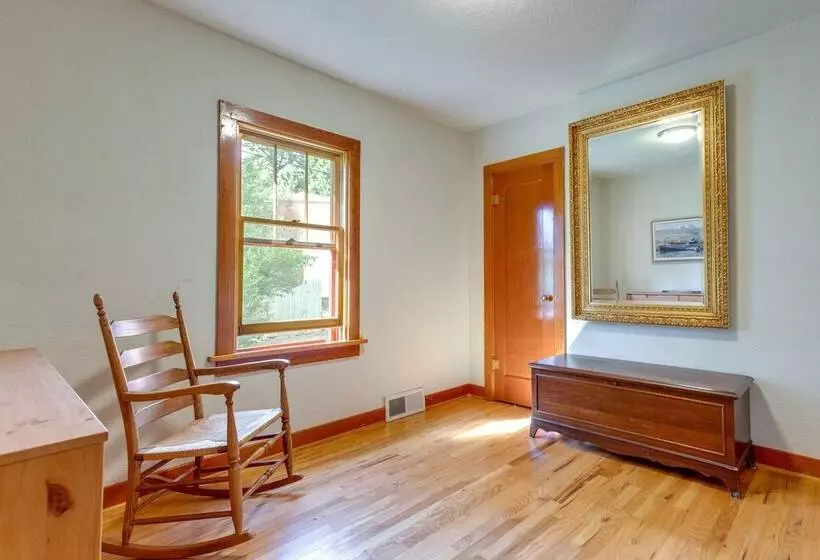 Bright Golden Home W/ Views   Walk To Downtown!