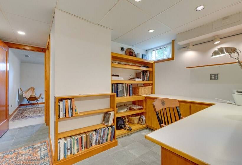 Bright Golden Home W/ Views   Walk To Downtown!