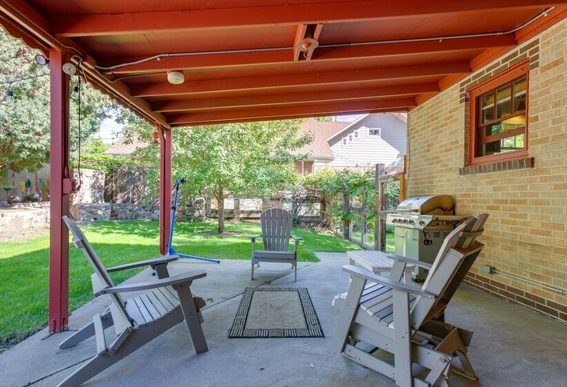 Bright Golden Home W/ Views   Walk To Downtown!