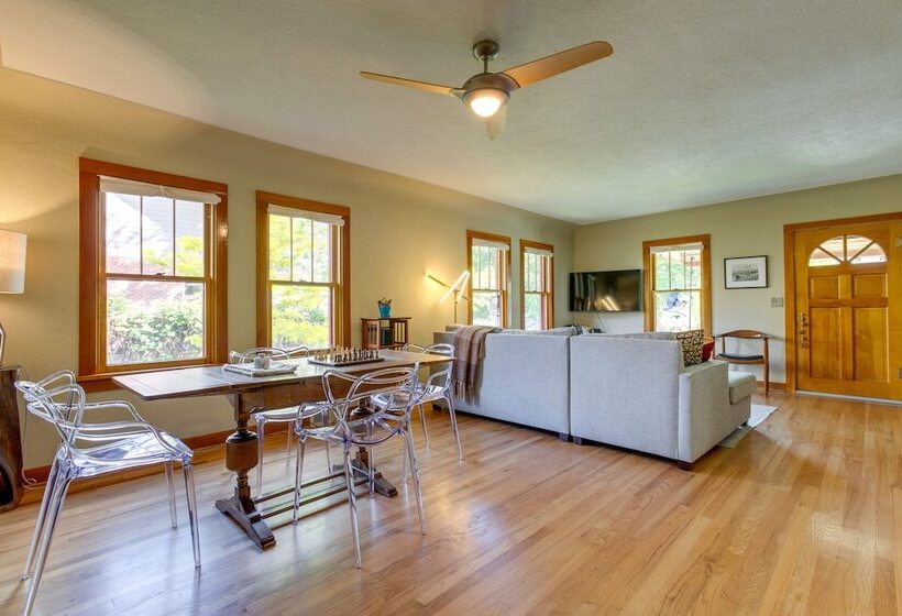 Bright Golden Home W/ Views   Walk To Downtown!